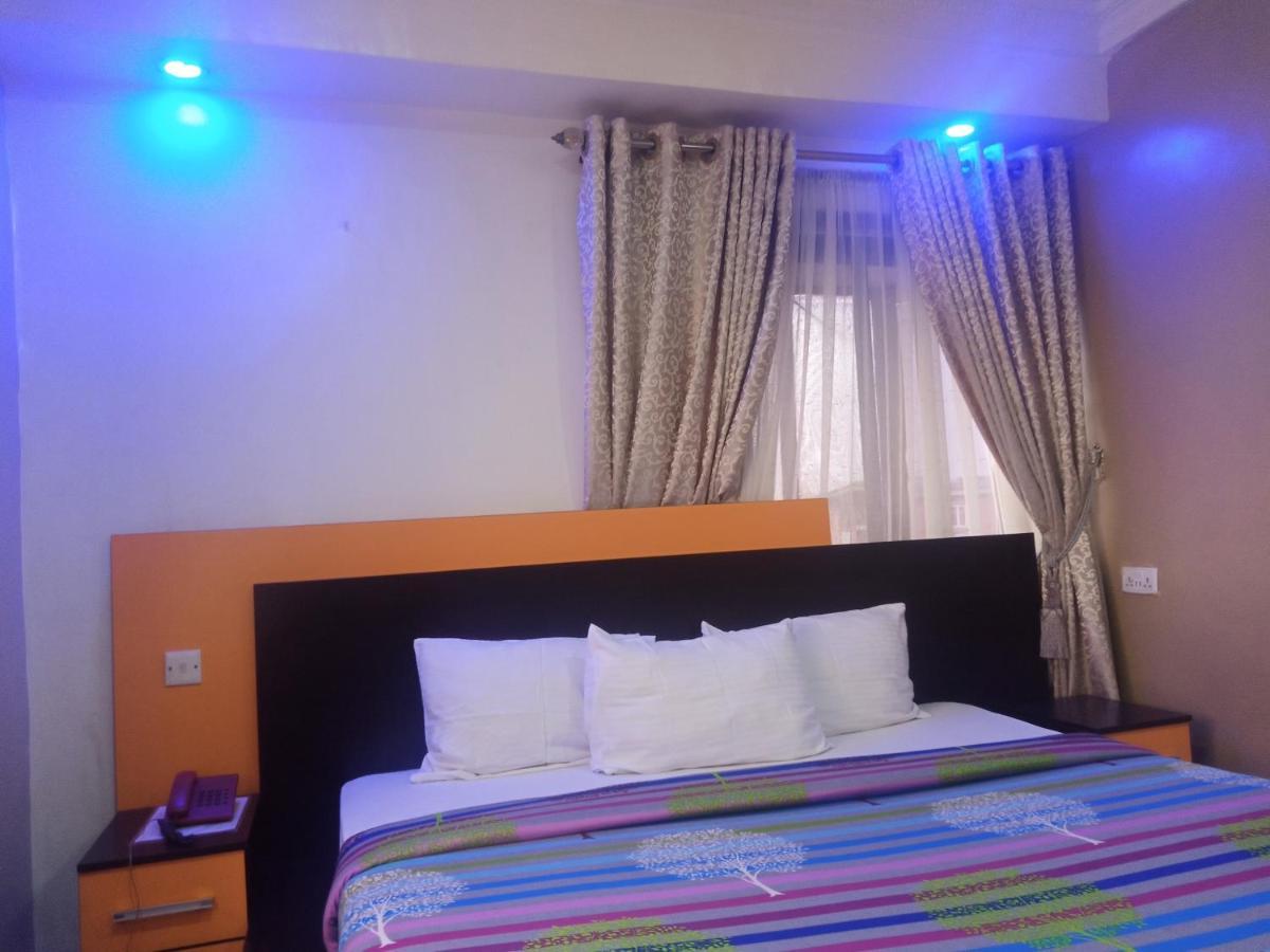 Alluring View Hotel - Toyin Sreet Ikeja Eksteriør bilde